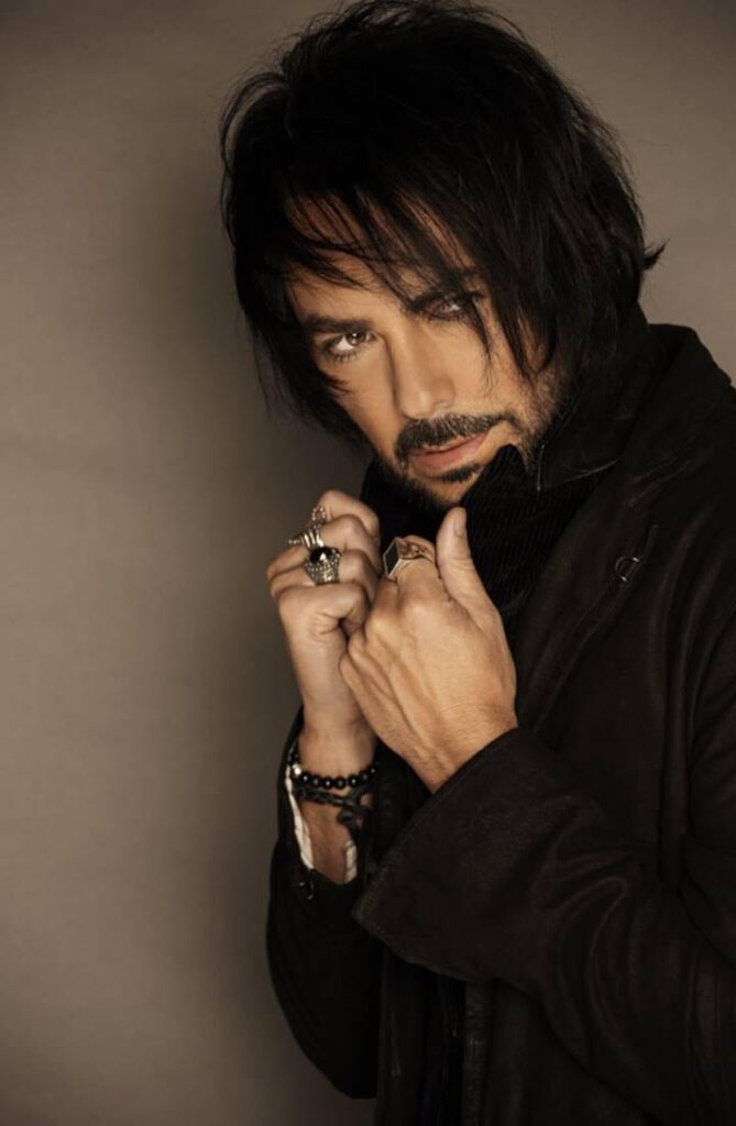 Beto Cuevas Agencia Artista TV Artistas de Música Pop