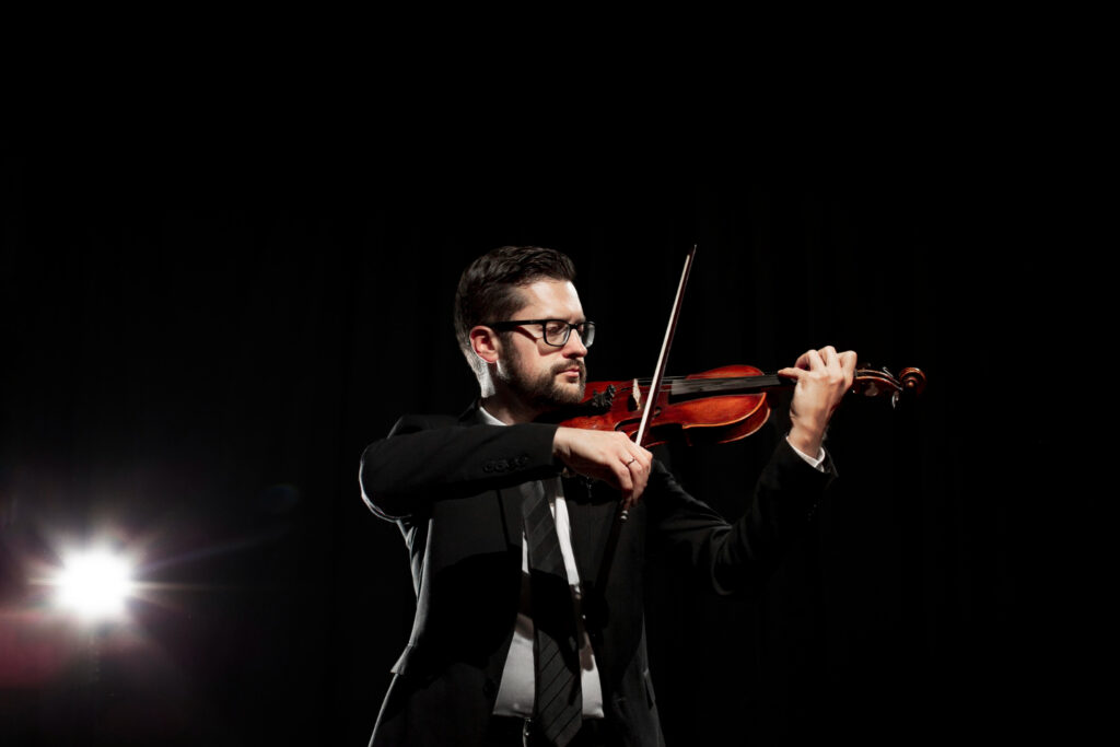 ¿Artistas para un evento cultural? 5 ventajas de contratar con una agencia formal