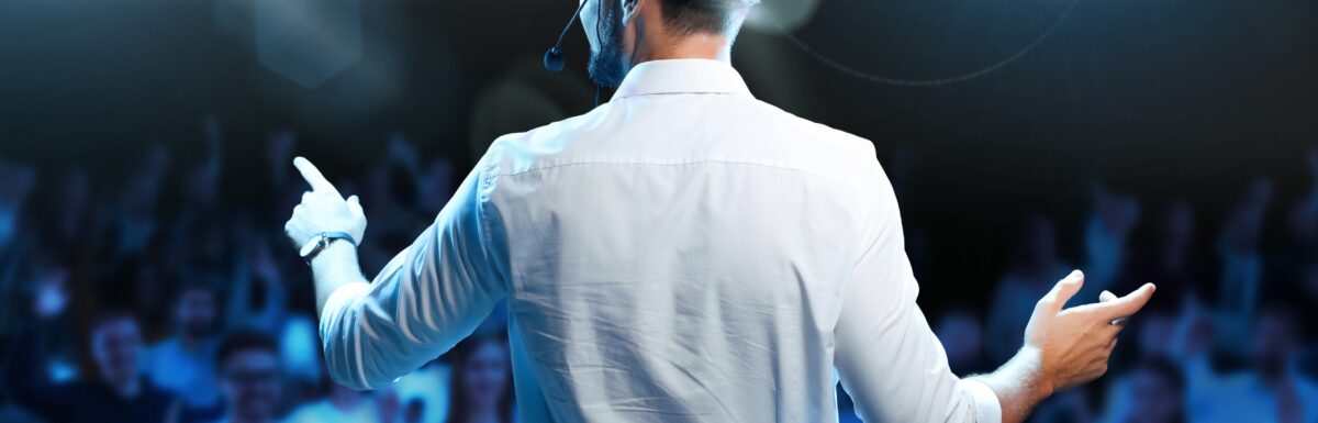 ¿Cómo elegir entre comediantes, conferencistas o shows musicales para tus eventos empresariales?