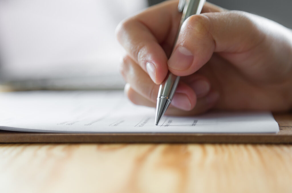 Requisitos legales y logísticos para contratación de artistas.