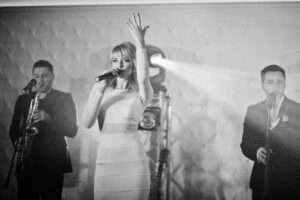 contratación de artistas para salones de eventos